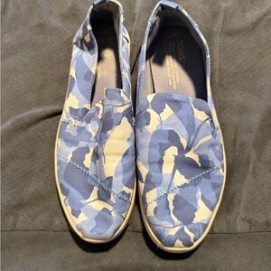 TOMS Navy and Cream Floral Canvas Slip-Ons